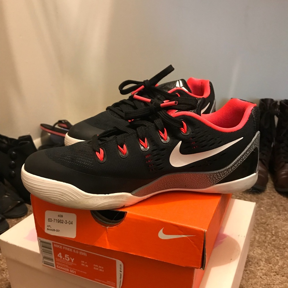 Nike Tennis shoes